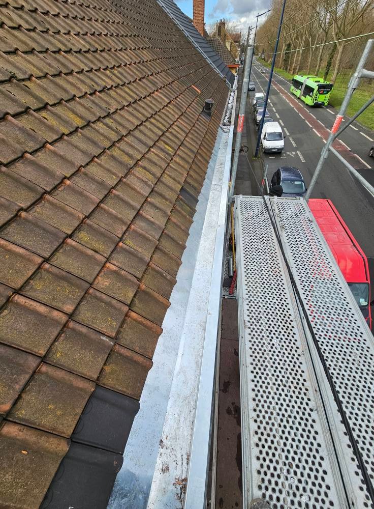 Chéneau zinc façonné sur mesure à Petite-Synthe – support bois refait